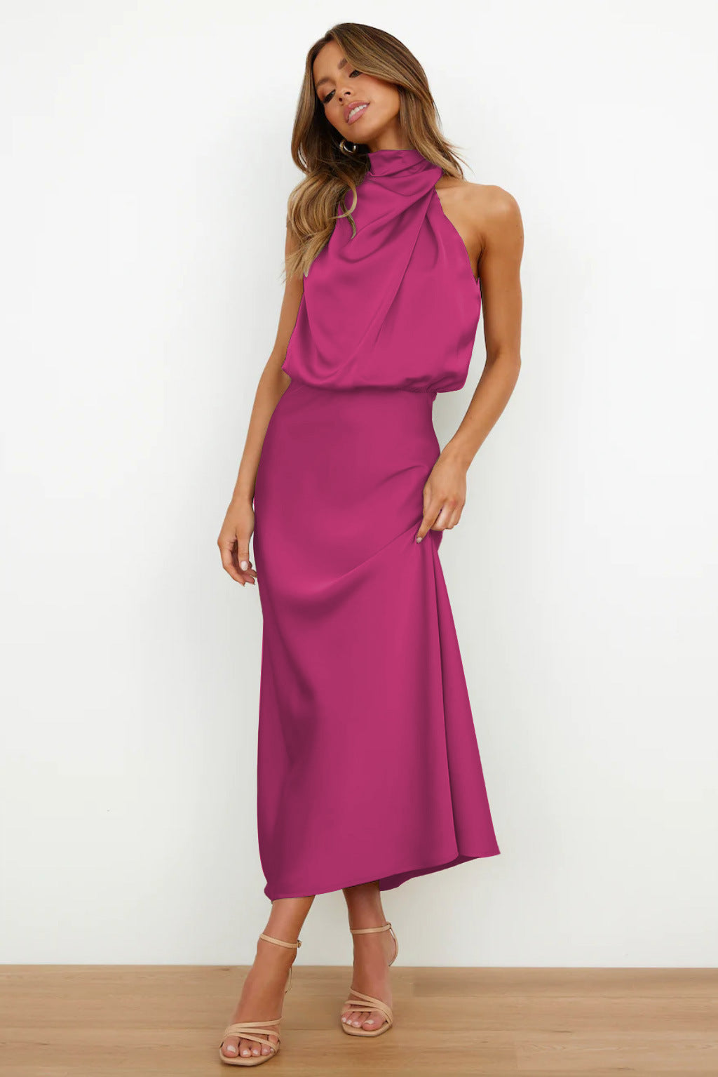 Alicia | Vestido largo de satén con cuello halter