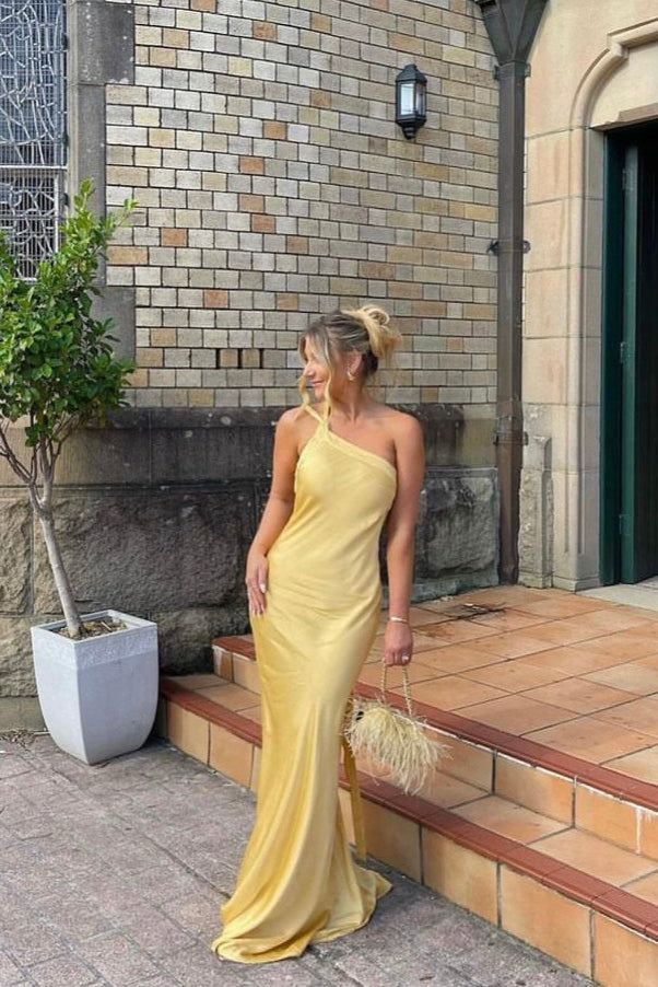 Clara | Elegante vestido de encaje con hombros descubiertos